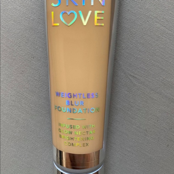 Becca foundation - Picture 2 of 3